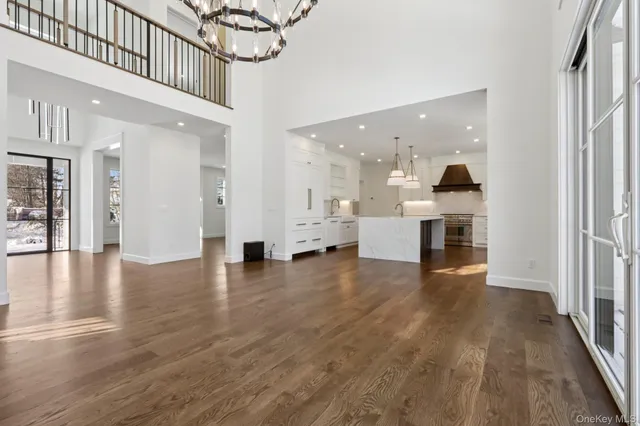 $1,999,995 | 39 Potters Lane, New Rochelle, NY 10805