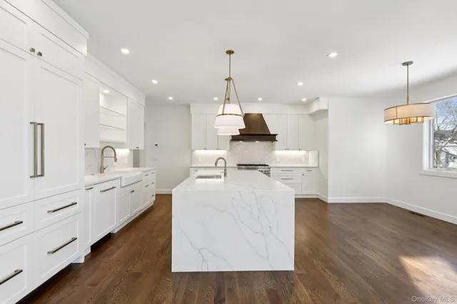 $1,999,995 | 39 Potters Lane, New Rochelle, NY 10805