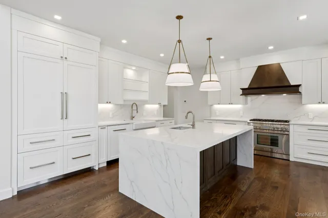 $1,999,995 | 39 Potters Lane, New Rochelle, NY 10805