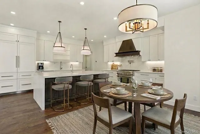 $1,999,995 | 39 Potters Lane, New Rochelle, NY 10805