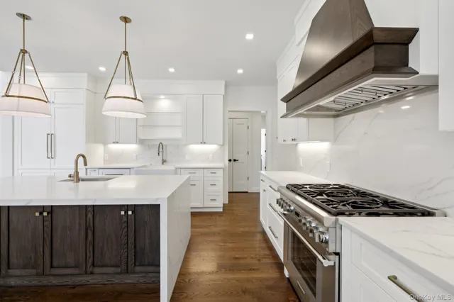 $1,999,995 | 39 Potters Lane, New Rochelle, NY 10805