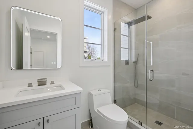 $1,999,995 | 39 Potters Lane, New Rochelle, NY 10805