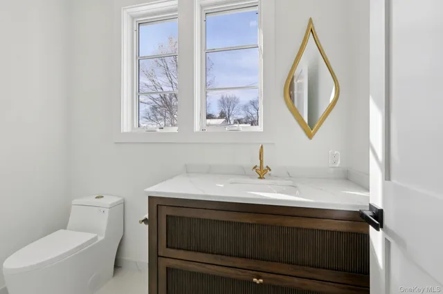 $1,999,995 | 39 Potters Lane, New Rochelle, NY 10805