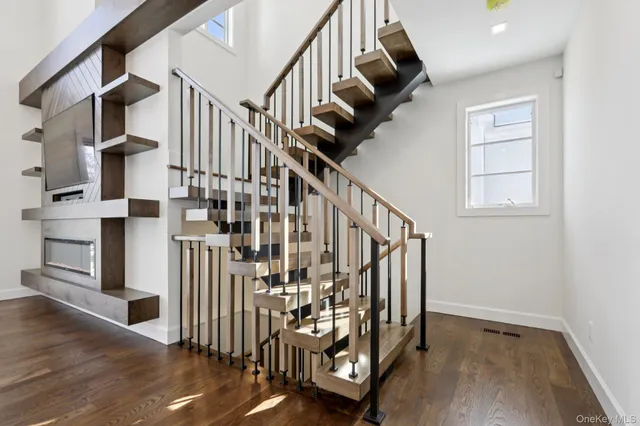 $1,999,995 | 39 Potters Lane, New Rochelle, NY 10805