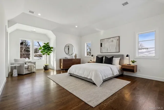 $1,999,995 | 39 Potters Lane, New Rochelle, NY 10805