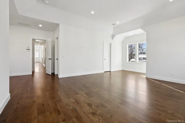 $1,999,995 | 39 Potters Lane, New Rochelle, NY 10805