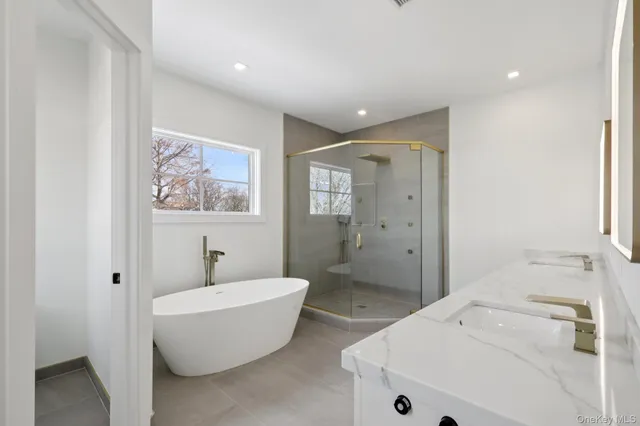 $1,999,995 | 39 Potters Lane, New Rochelle, NY 10805