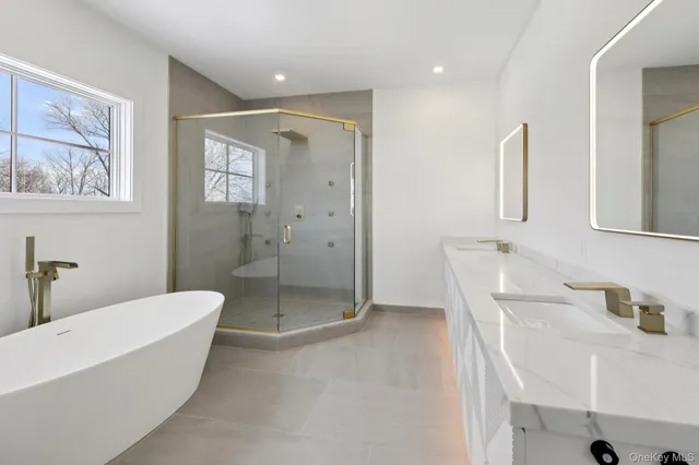 $1,999,995 | 39 Potters Lane, New Rochelle, NY 10805