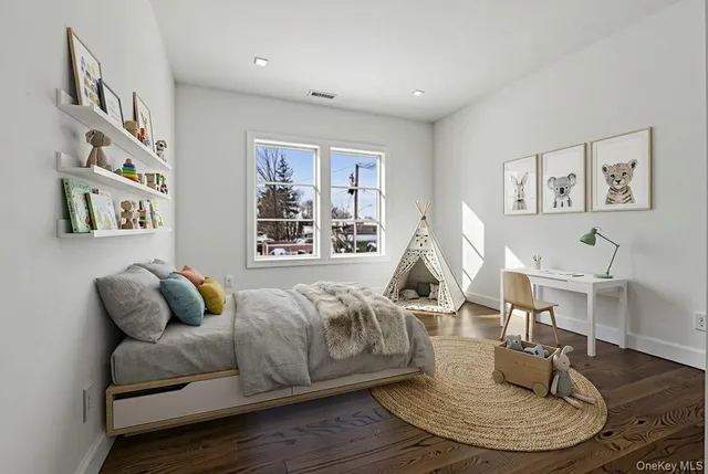 $1,999,995 | 39 Potters Lane, New Rochelle, NY 10805