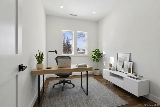 $1,999,995 | 39 Potters Lane, New Rochelle, NY 10805