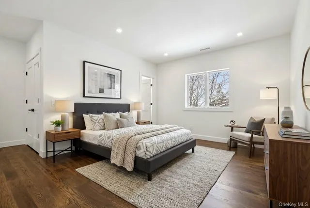 $1,999,995 | 39 Potters Lane, New Rochelle, NY 10805