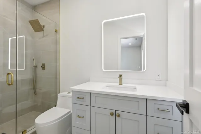 $1,999,995 | 39 Potters Lane, New Rochelle, NY 10805