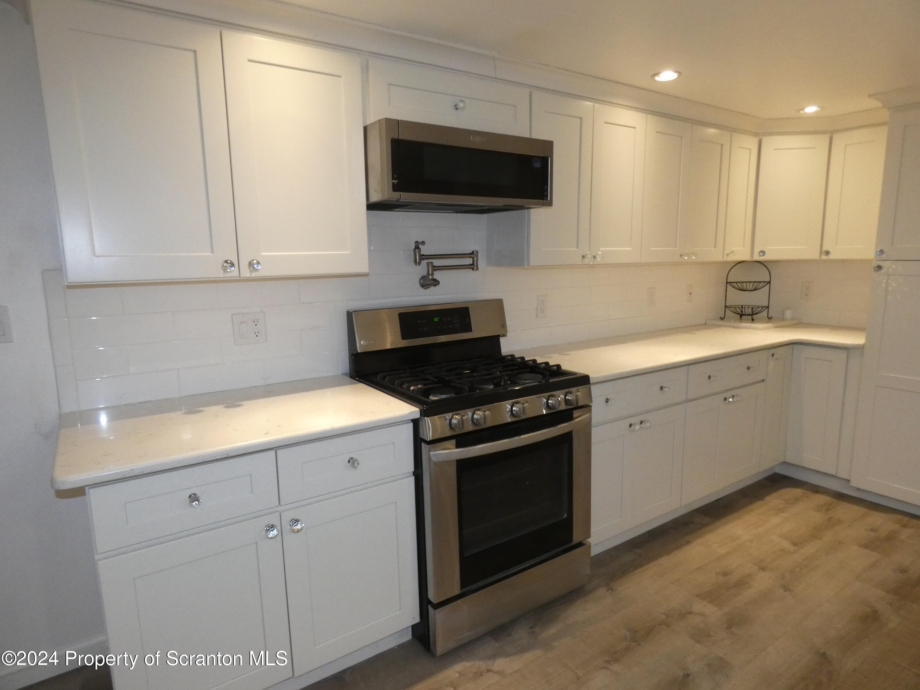 607 3rd Avenue, Unit LOWER LEVEL) Scranton, PA 18505 - Photo 6 of 45 P1030737