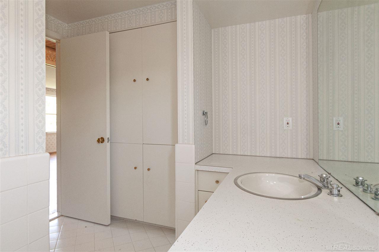 921 Cook Grosse Pointe, MI 48236 - Photo 20 of 26