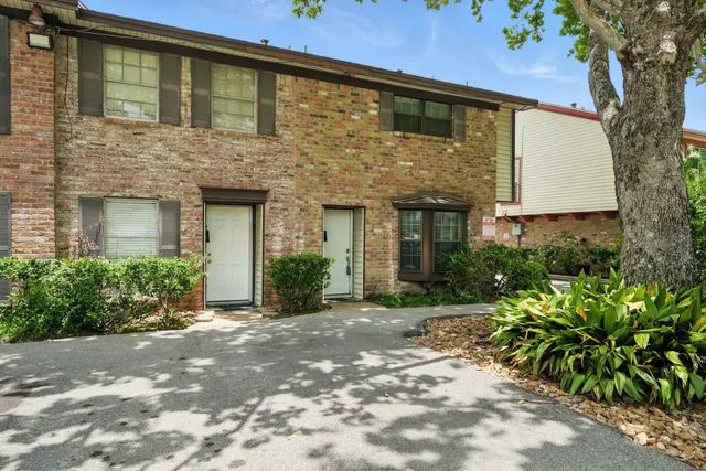 $170,000 | 10666 Hazelhurst Drive, Unit 22, Houston, TX 77043