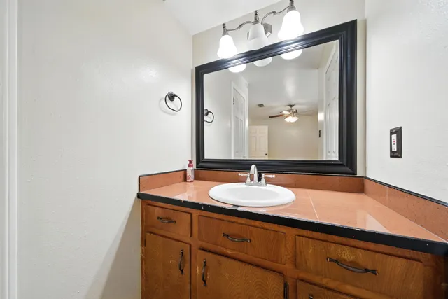 $170,000 | 10666 Hazelhurst Drive, Unit 22, Houston, TX 77043