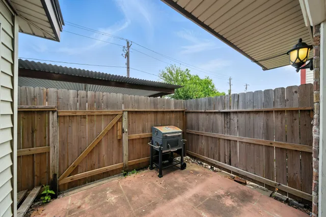$170,000 | 10666 Hazelhurst Drive, Unit 22, Houston, TX 77043
