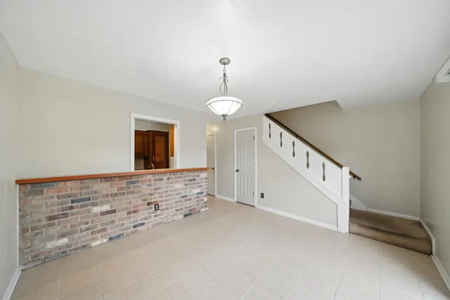 $170,000 | 10666 Hazelhurst Drive, Unit 22, Houston, TX 77043