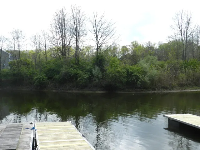 $49,900 | 525 Swan River Drive, Benton Harbor, MI 49022