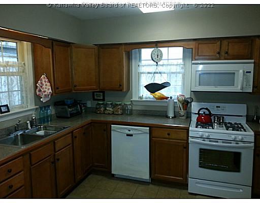 1018 Valley Road Charleston, WV 25302 - Photo 3 of 13 Kitchen.