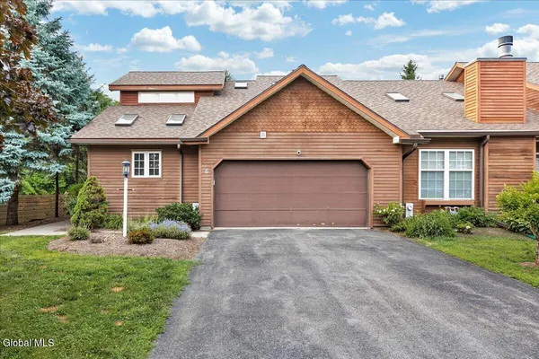 $369,900 | 6 Tracey Court, Troy, NY 12180