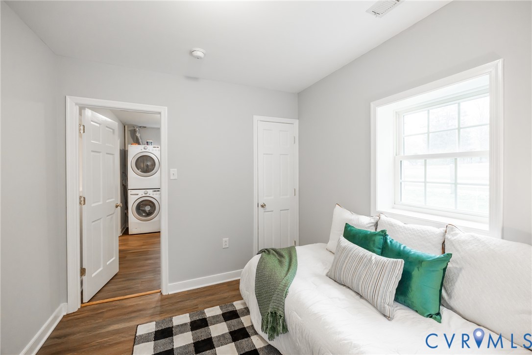 795 Snead Road Manakin-Sabot, VA 23103 - Photo 30 of 31 a living room with furniture and a window