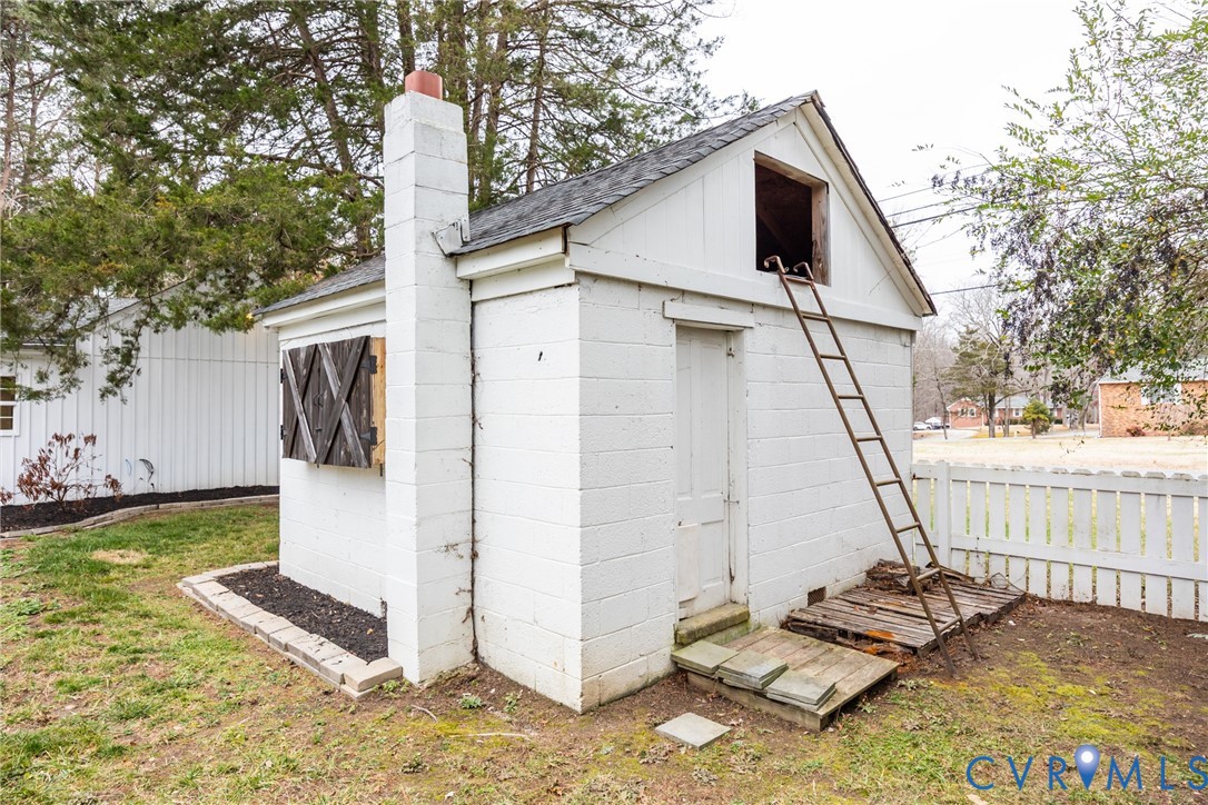 795 Snead Road Manakin-Sabot, VA 23103 - Photo 8 of 31 a front view of a house with a yard