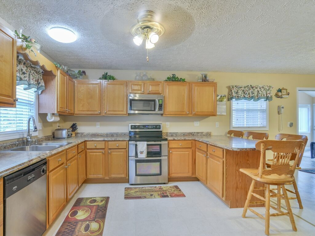 337 Don Carson Road Telford, TN 37690 - Photo 13 of 34 Tons of Cabinets