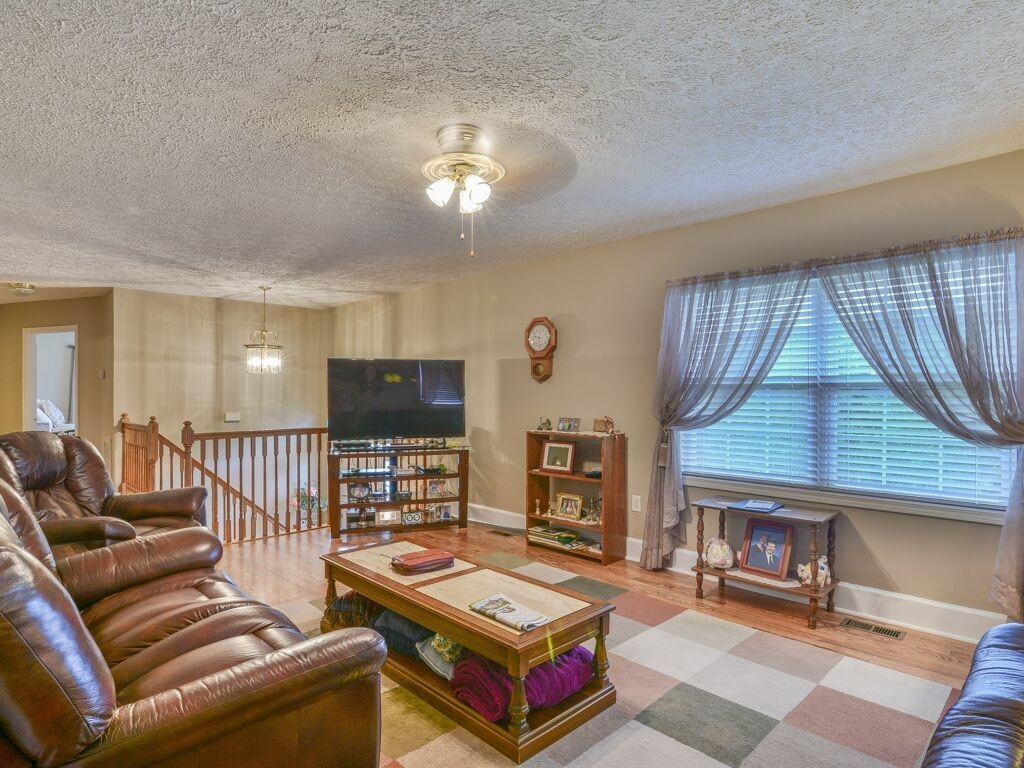 337 Don Carson Road Telford, TN 37690 - Photo 7 of 34 Spacious Living Room