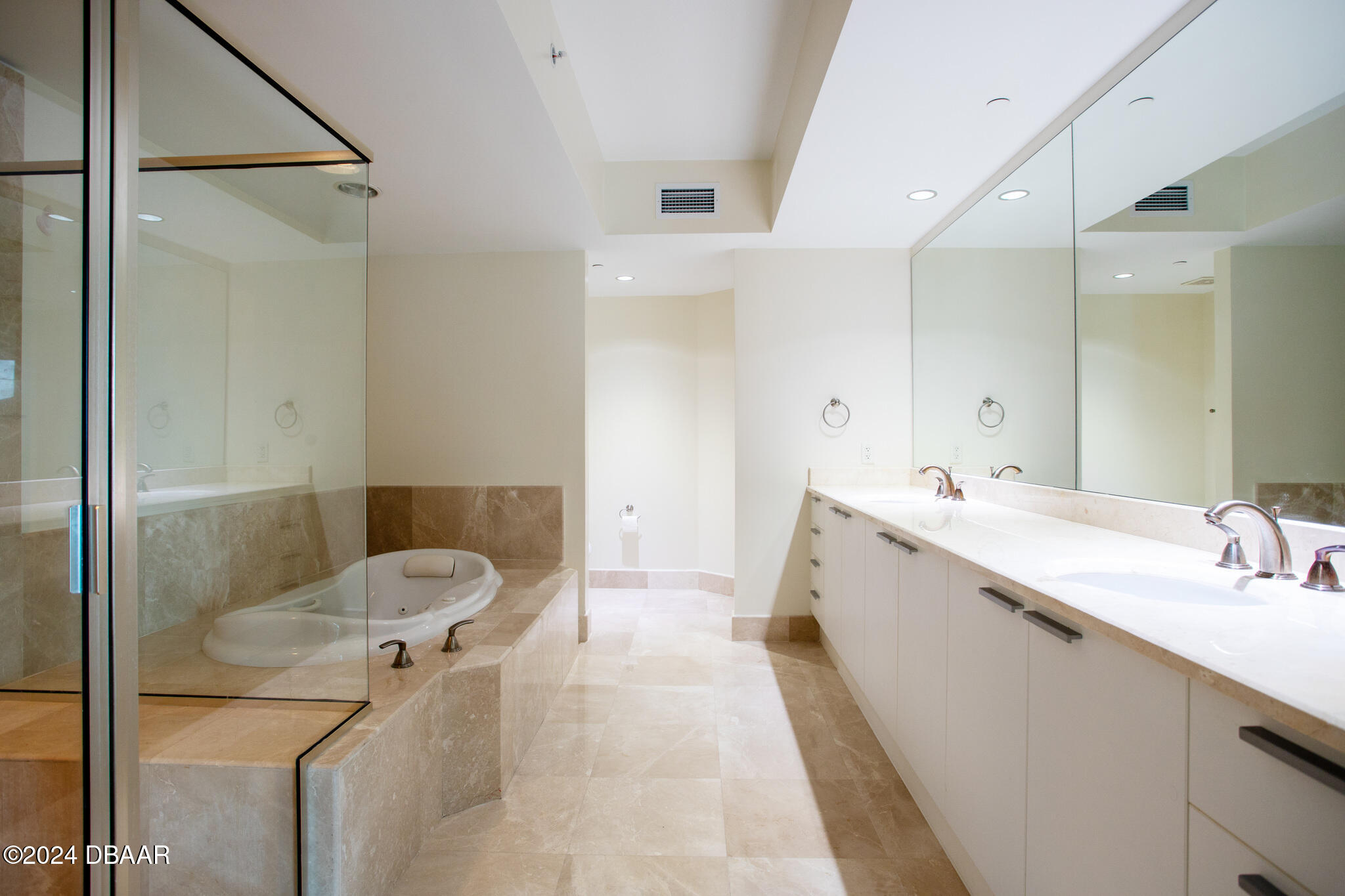 241 Riverside Drive Daytona Beach, FL 32117 - Photo 14 of 20 a bathroom with a tub sink and mirror