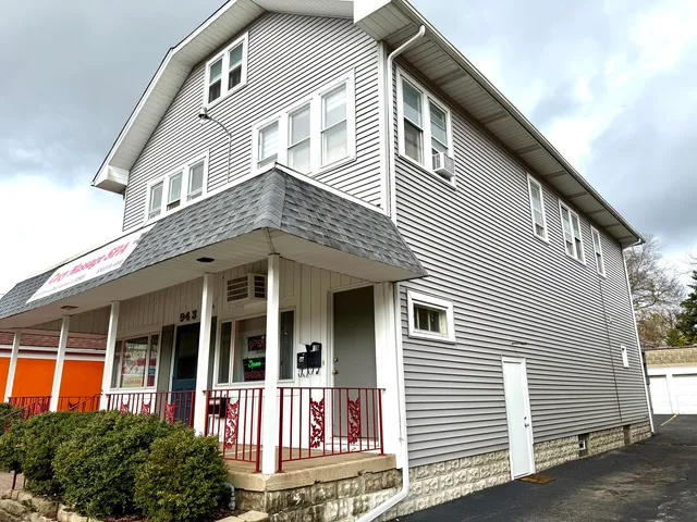 $1,900 | 943 West Galena Boulevard, Unit 1, Aurora, IL 60506