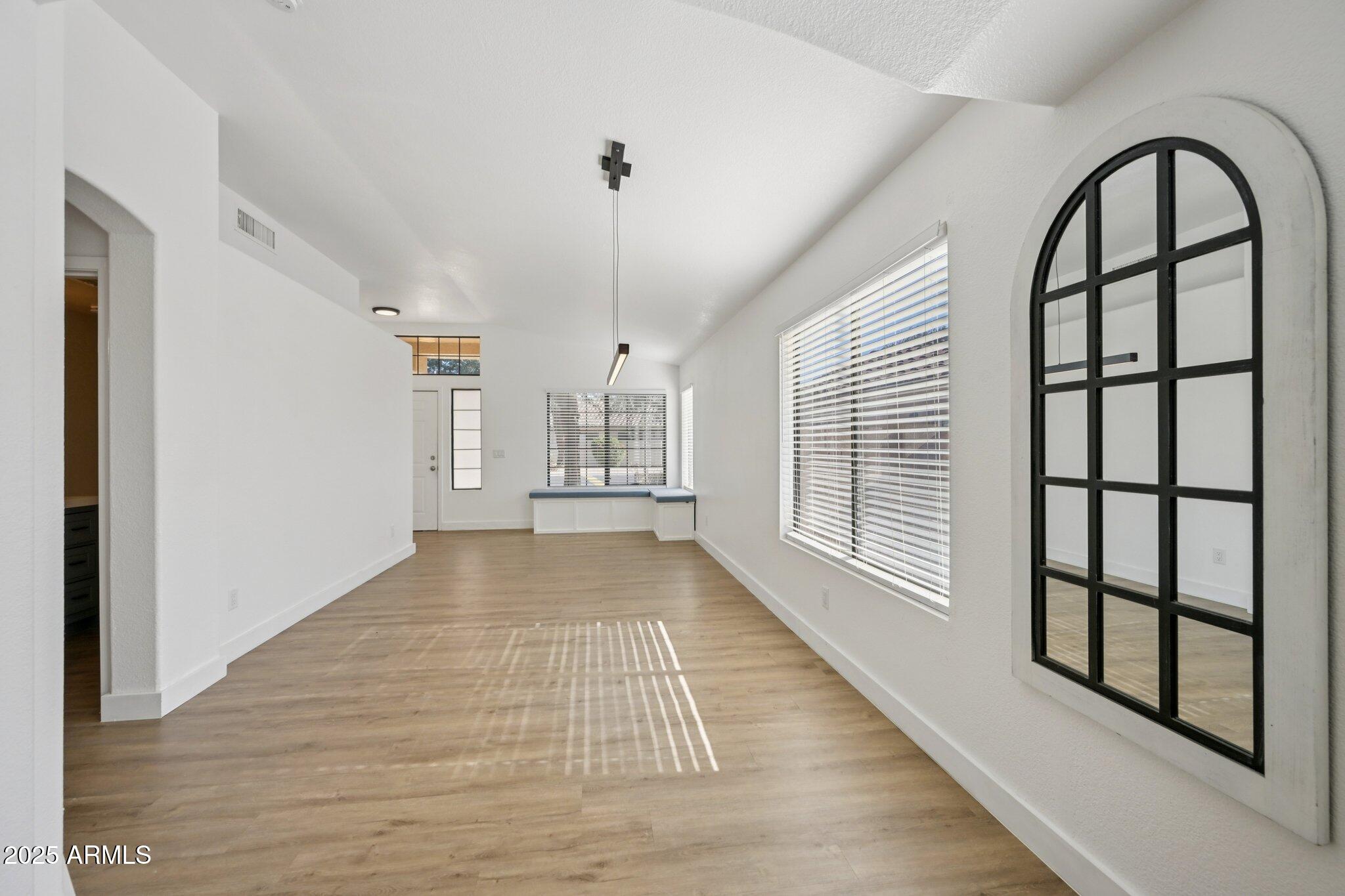 2139 West Tracy Lane Phoenix, AZ 85023 - Photo 10 of 48 10-web-or-mls-W Tracy Ln-S0212-010