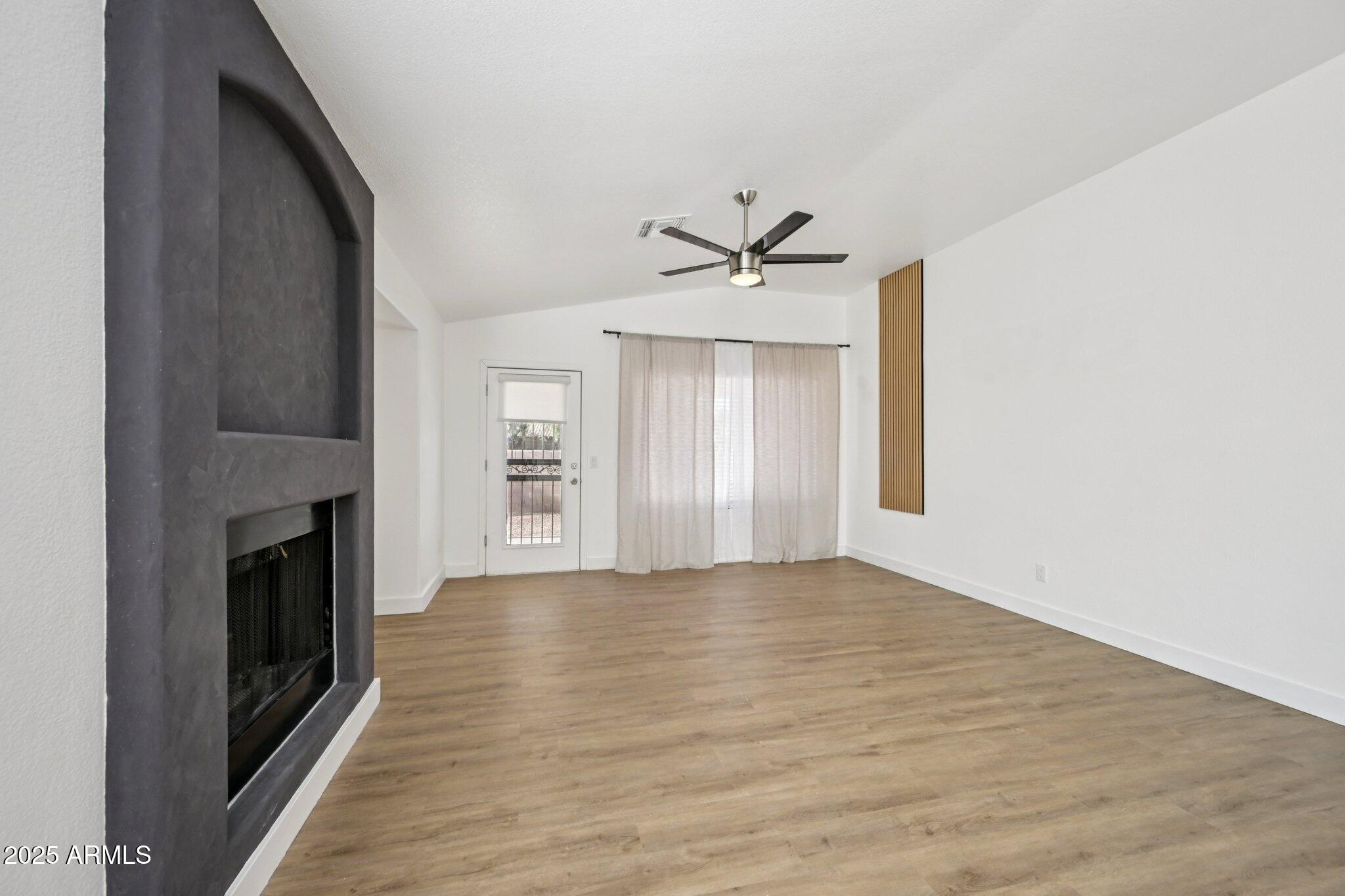 2139 West Tracy Lane Phoenix, AZ 85023 - Photo 13 of 48 12-web-or-mls-W Tracy Ln-S0212-012