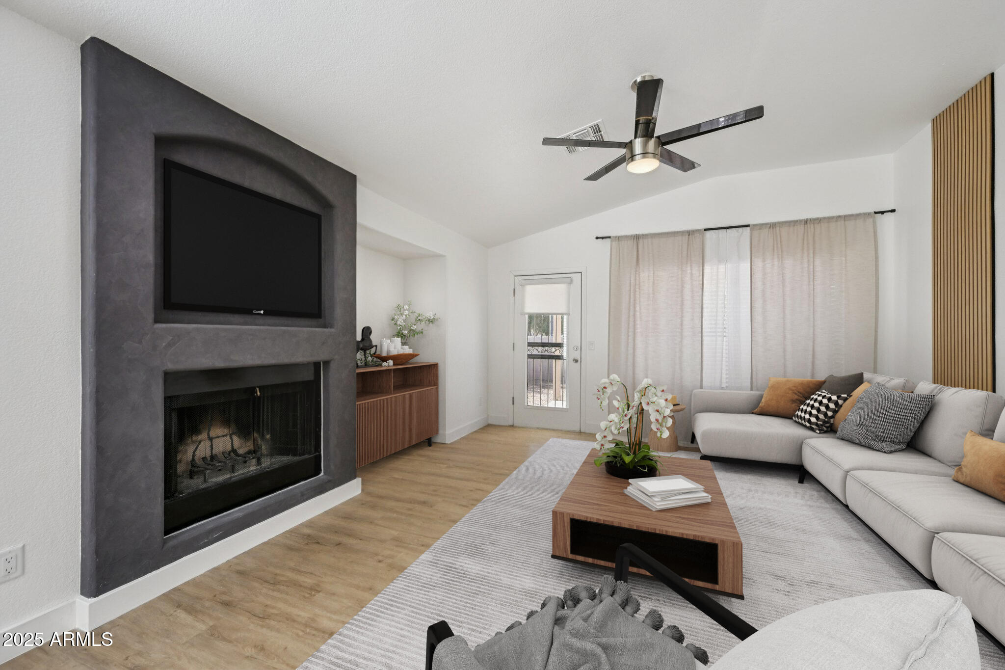 2139 West Tracy Lane Phoenix, AZ 85023 - Photo 17 of 48 Family Room