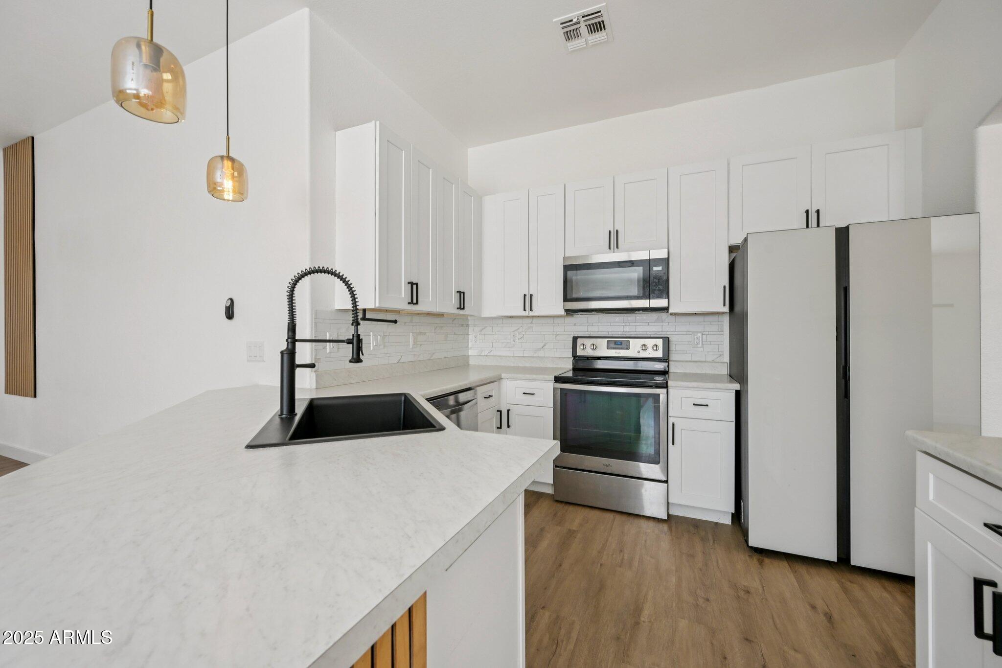 2139 West Tracy Lane Phoenix, AZ 85023 - Photo 23 of 48 20-web-or-mls-W Tracy Ln-S0212-020