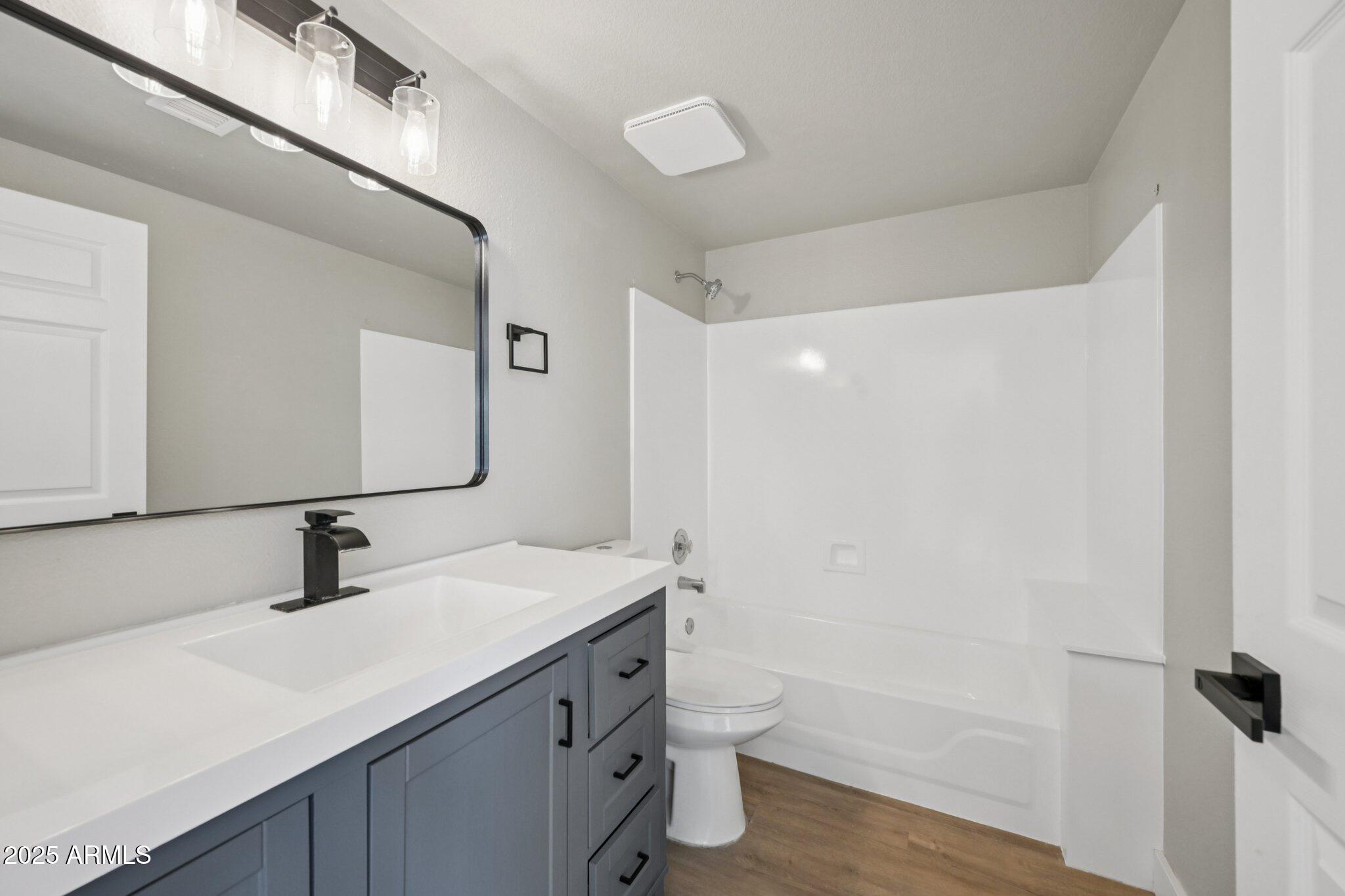 2139 West Tracy Lane Phoenix, AZ 85023 - Photo 27 of 48 24-web-or-mls-W Tracy Ln-S0212-024