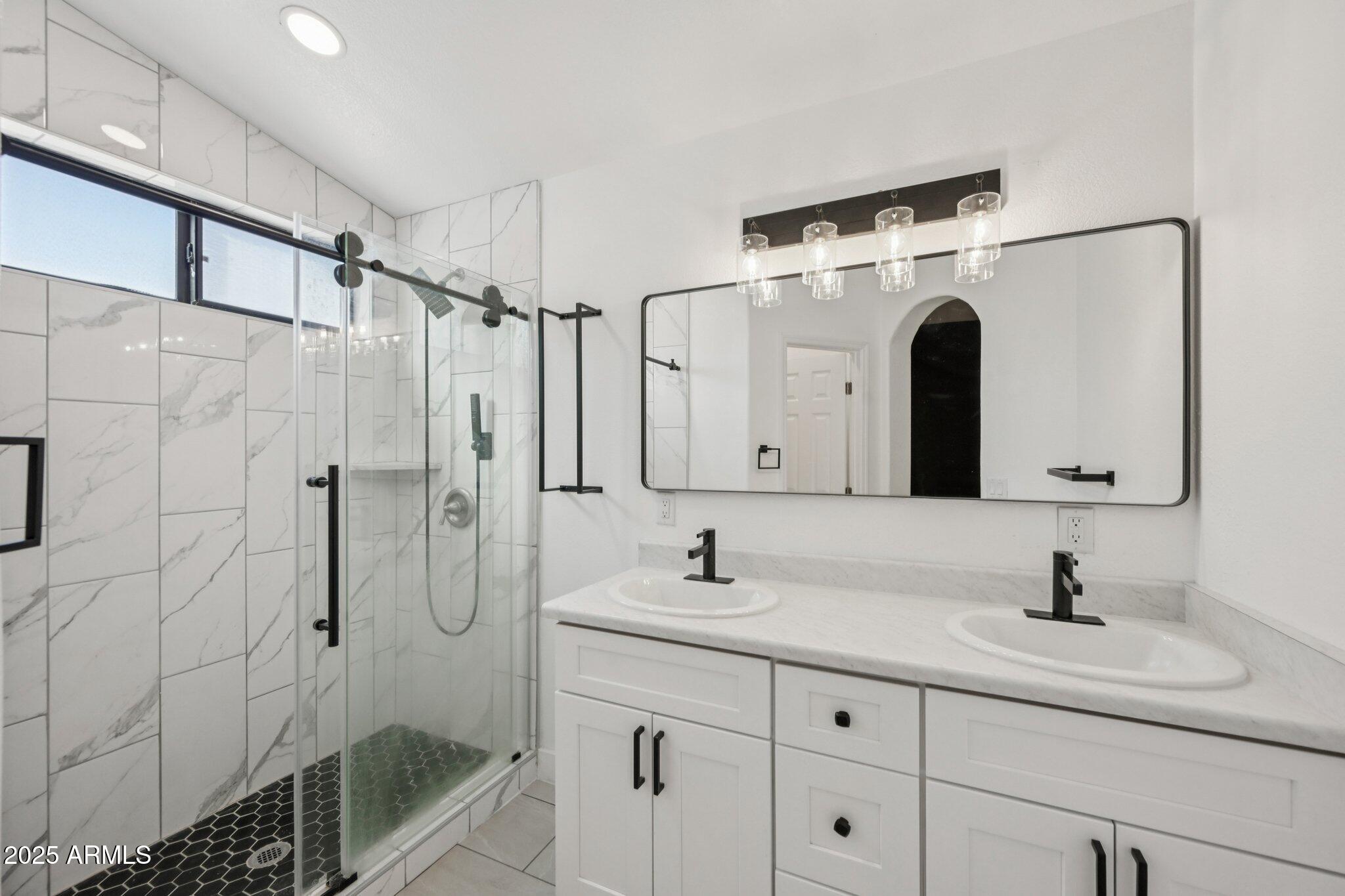 2139 West Tracy Lane Phoenix, AZ 85023 - Photo 37 of 48 33-web-or-mls-W Tracy Ln-S0212-033