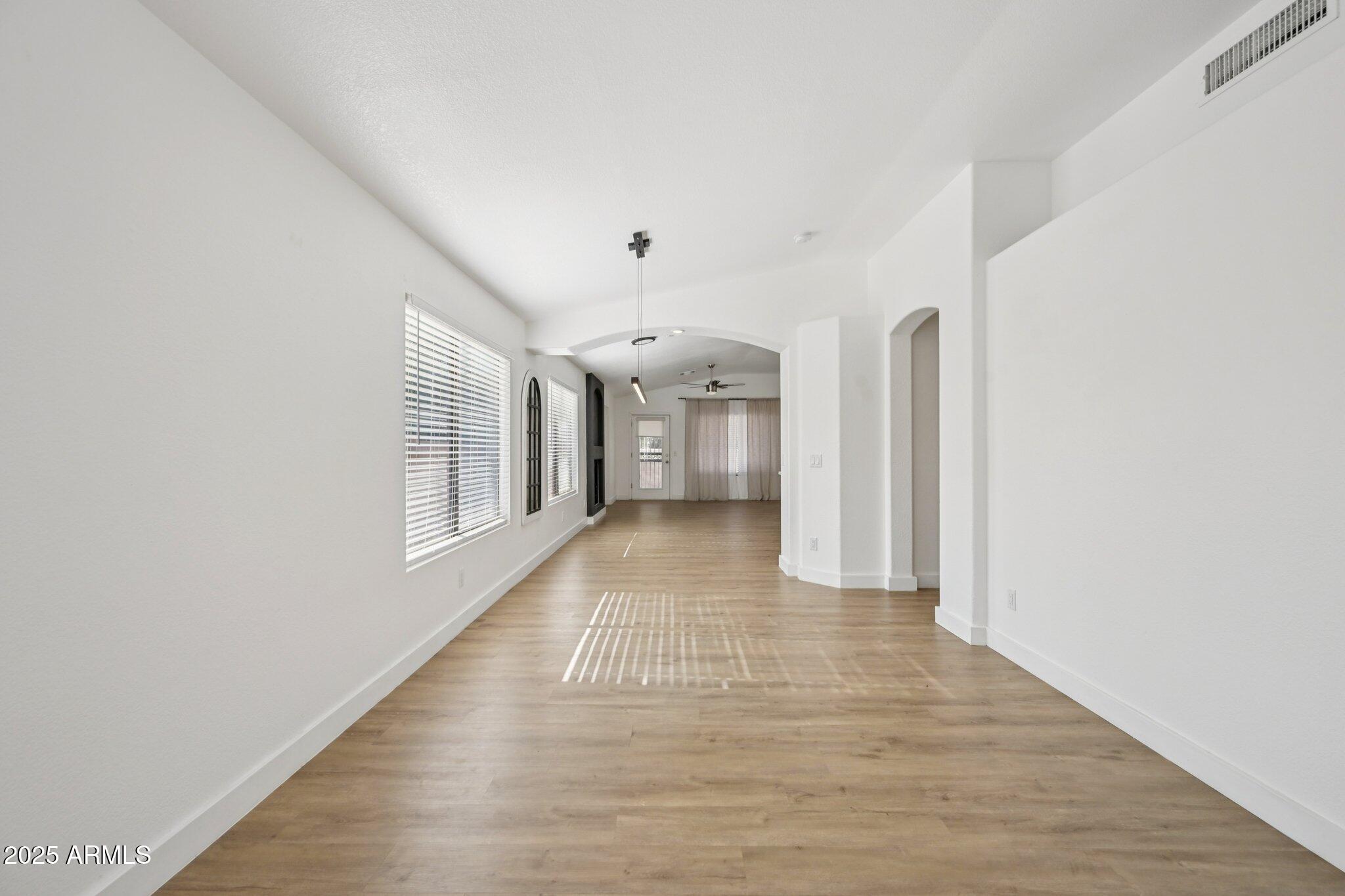 2139 West Tracy Lane Phoenix, AZ 85023 - Photo 8 of 48 8-web-or-mls-W Tracy Ln-S0212-008