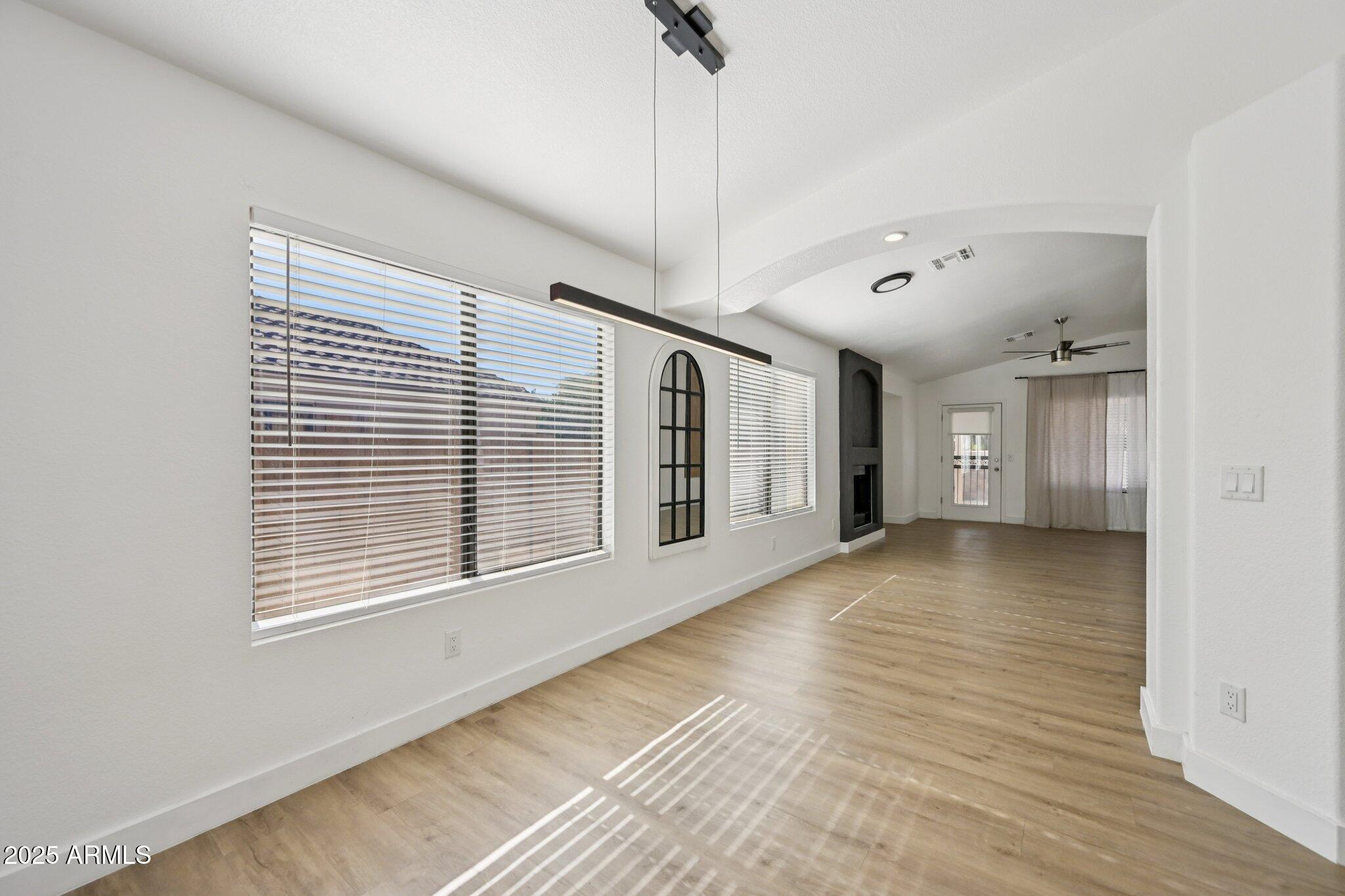 2139 West Tracy Lane Phoenix, AZ 85023 - Photo 9 of 48 9-web-or-mls-W Tracy Ln-S0212-009