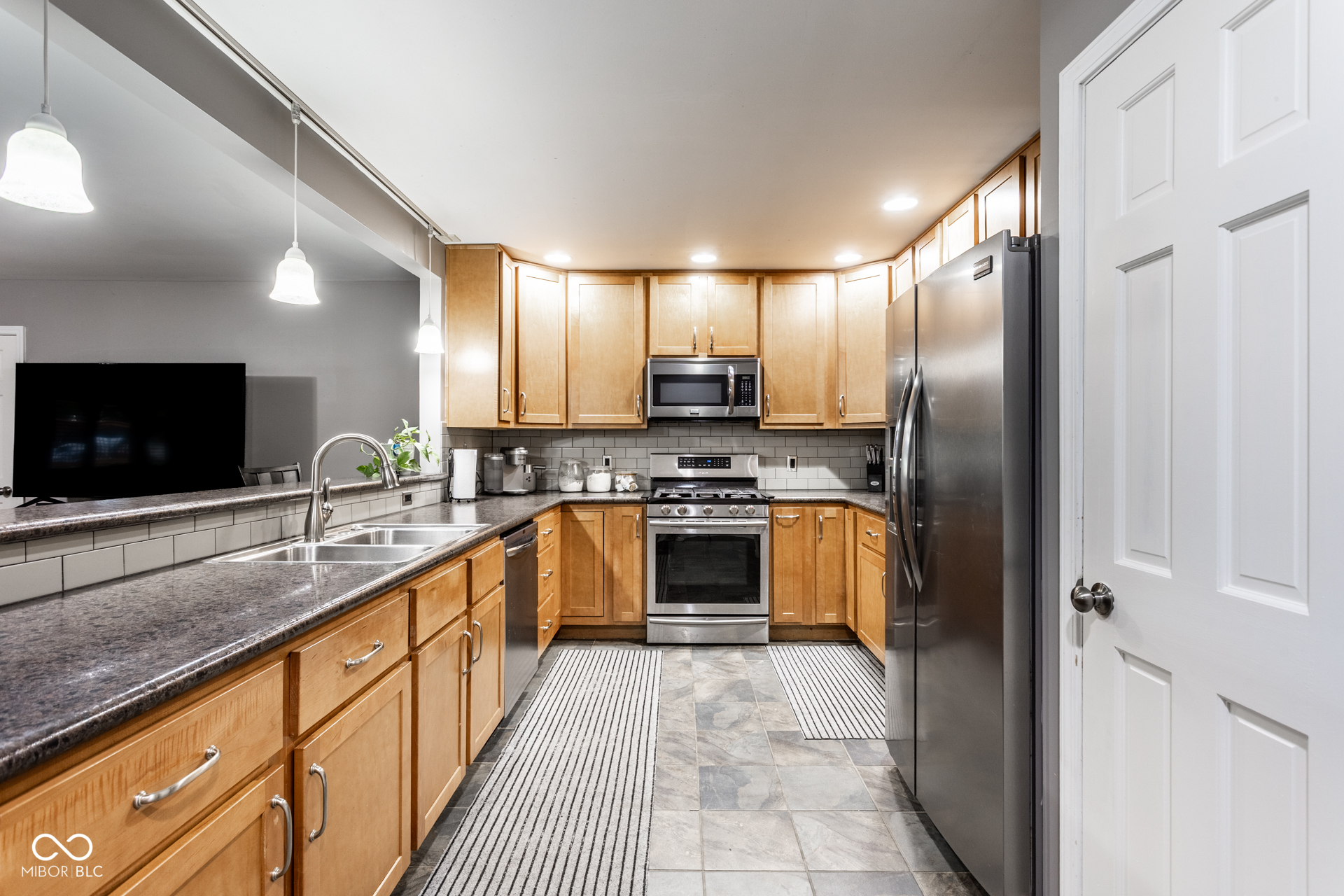 1437 Demaree Road Greenwood, IN 46143 - Photo 4 of 26