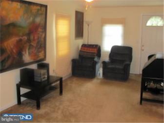 51 Mohawk Avenue Clementon, NJ 08021 - Photo 4 of 12 Living Room
