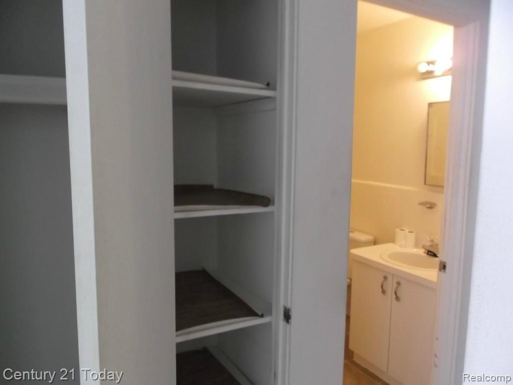 25661 Lahser Road, Unit 41 Southfield, MI 48033 - Photo 19 of 23