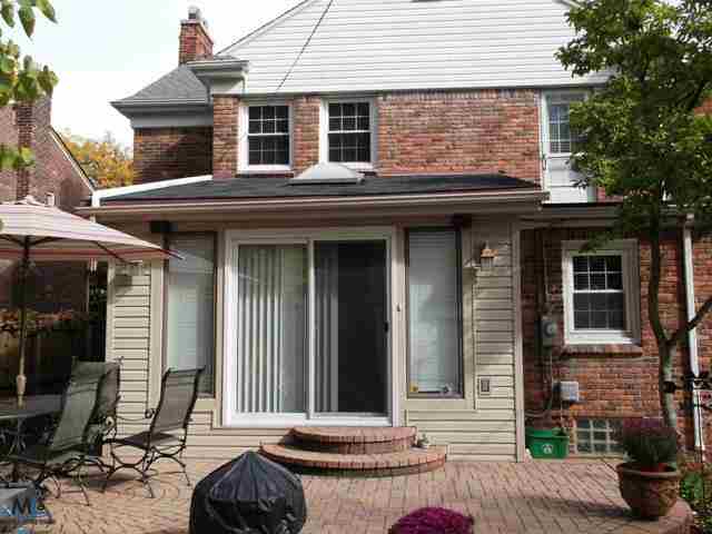 1653 Newcastle Road Grosse Pointe, MI 48236 - Photo 12 of 12 31122321-11.JPG