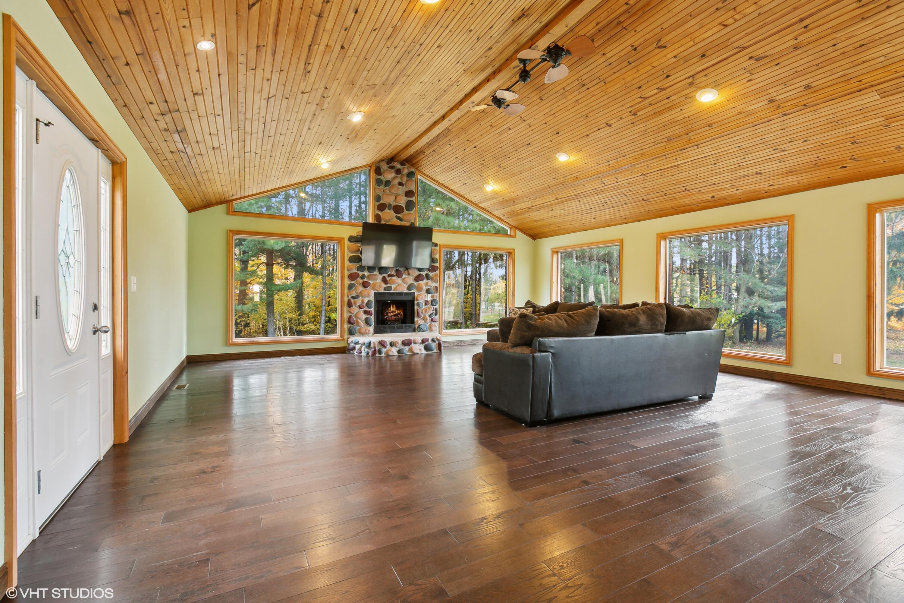 3477 Snow Road Bridgman, MI 49106 - Photo 6 of 19 08_3477SnowRd_2011_HiRes
