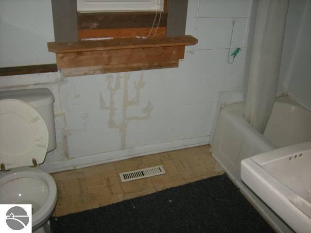 3493 West Baatz Road Maple City, MI 49664 - Photo 9 of 18 1731158-8.JPG