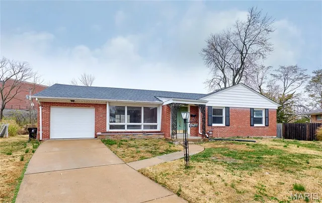 $274,900 | 8637 Mayflower Court, St. Louis, MO 63132