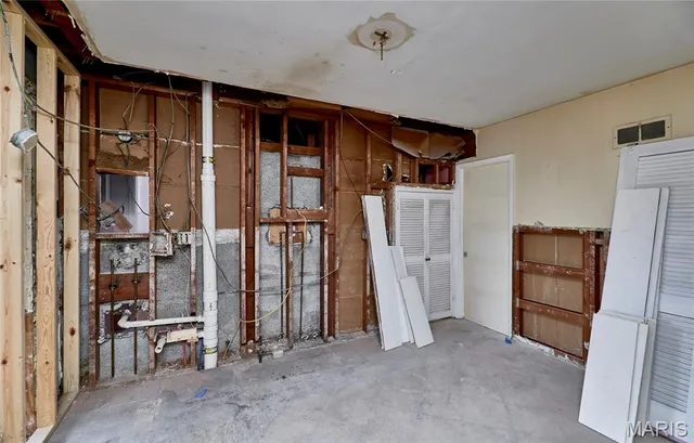 $274,900 | 8637 Mayflower Court, St. Louis, MO 63132