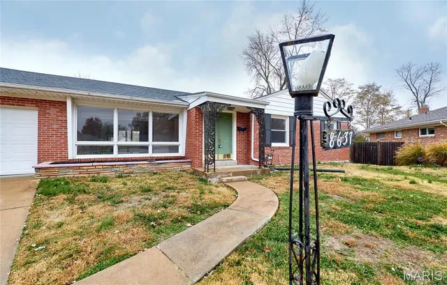 $274,900 | 8637 Mayflower Court, St. Louis, MO 63132