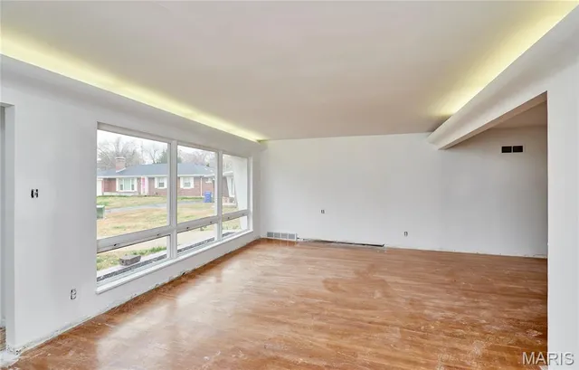 $274,900 | 8637 Mayflower Court, St. Louis, MO 63132