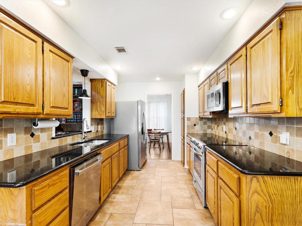 6619 Saddle Ridge Road Arlington, TX 76016 - Photo 5 of 32